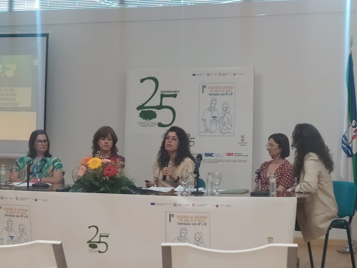 Area9VegaAlta's tweet photo. Se desarrolla con éxito y gran afluencia de público el  1️⃣encuentro de enfermería del @Area9VegaAlta 
Os dejamos imágenes de algunas intervenciones https://t.co/sO1CeGSaNW