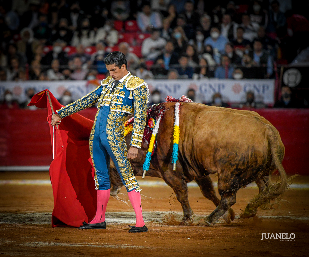 "Me gusta lo poco común, 
lo loco y arriesgado...."
🇲🇽 Ernesto Javier " Calita" <a href="/EJCalita/">EJ Calita</a> 
🏟️Plaza de Toros Mexico <a href="/LaPlazaMexico/">La Plaza Mexico</a> 
📷Tauro Nota/ Juanelo Ld  <a href="/TauroNota/">Dimensión Taurina By Tauro Nota</a>