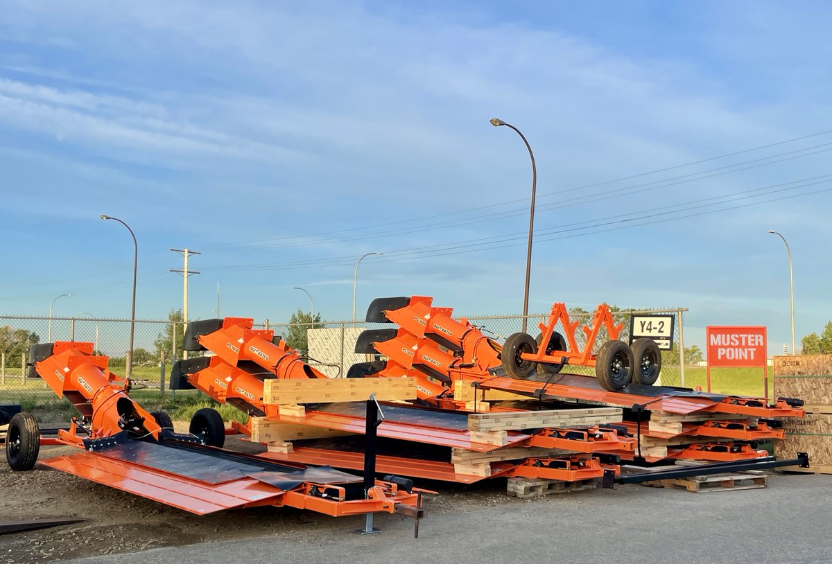 DuclosJody's tweet photo. Its the pits we have to ship out these units to someone else!  I know it seems early, but these @AgGrowthIntl Pitstops are headed out to dealers to have just in time for the harvest season. https://t.co/aiFIkZeBy5
