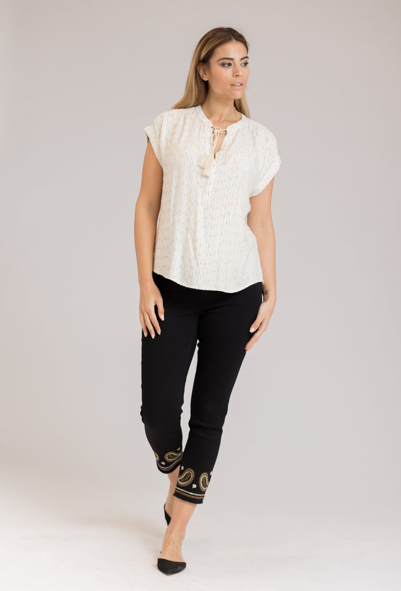 OctoberOnline's tweet photo. ⚫️🏷️ Una blusa perfecta para cualquier momento 💞

⭕️ Blusa plumeti dorado ➡️ https://t.co/3NefszPUV2

#modacurvy #modamujer #moda #fashionstyle #fashioncurvy #fashion #hastala54 #tallasgrandes #outfit #mujercurvy #curvymodel #curvywomen #curvy https://t.co/5q63oxFelf