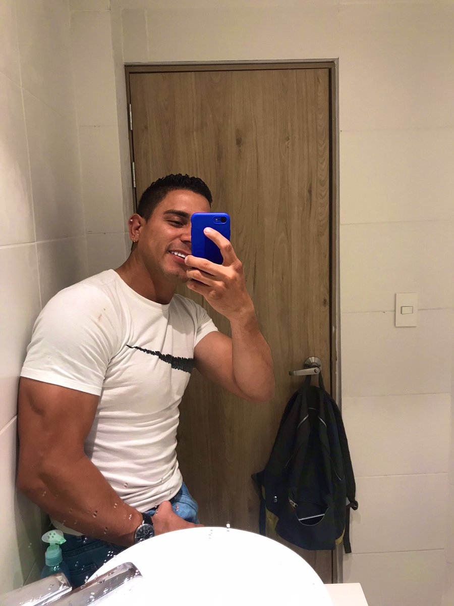 juniorsoto97's tweet photo. Dale rt y te envío algo privado al dm, se que te gustará 🔥 😈 sígueme en Instagram juniorsoto23 https://t.co/O7moGw2MPR