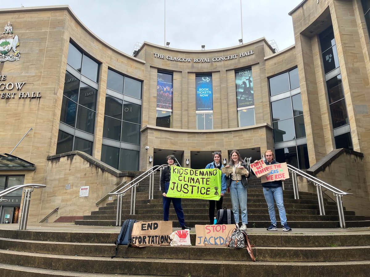 #SchoolStrike4Climate today in Glasgow🌍🏴󠁧󠁢󠁳󠁣󠁴󠁿 Calling for an end to fossil fuels and new developments like Jackdaw and an end to deportations- we must look after those who have escaped war zones. #FridaysForFuture #stopjackdaw #StopCambo #Stopdeportations