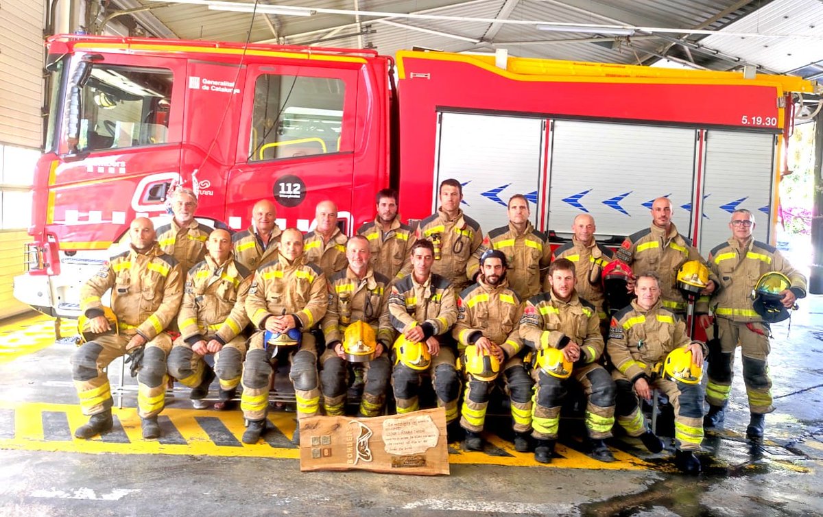 Avui fa tot just un any que vam perdre a un company. 
Accident que mai havia d'haver succeït. 
El Joan era un dels nostres.
El bombers de Vilanova volem mostrar el nostre dol i reclamar que som víctimes i que patim la seva mancança. #Joanliebana #nosaltresnooblidem <a href="/bomberscat/">Bombers</a>