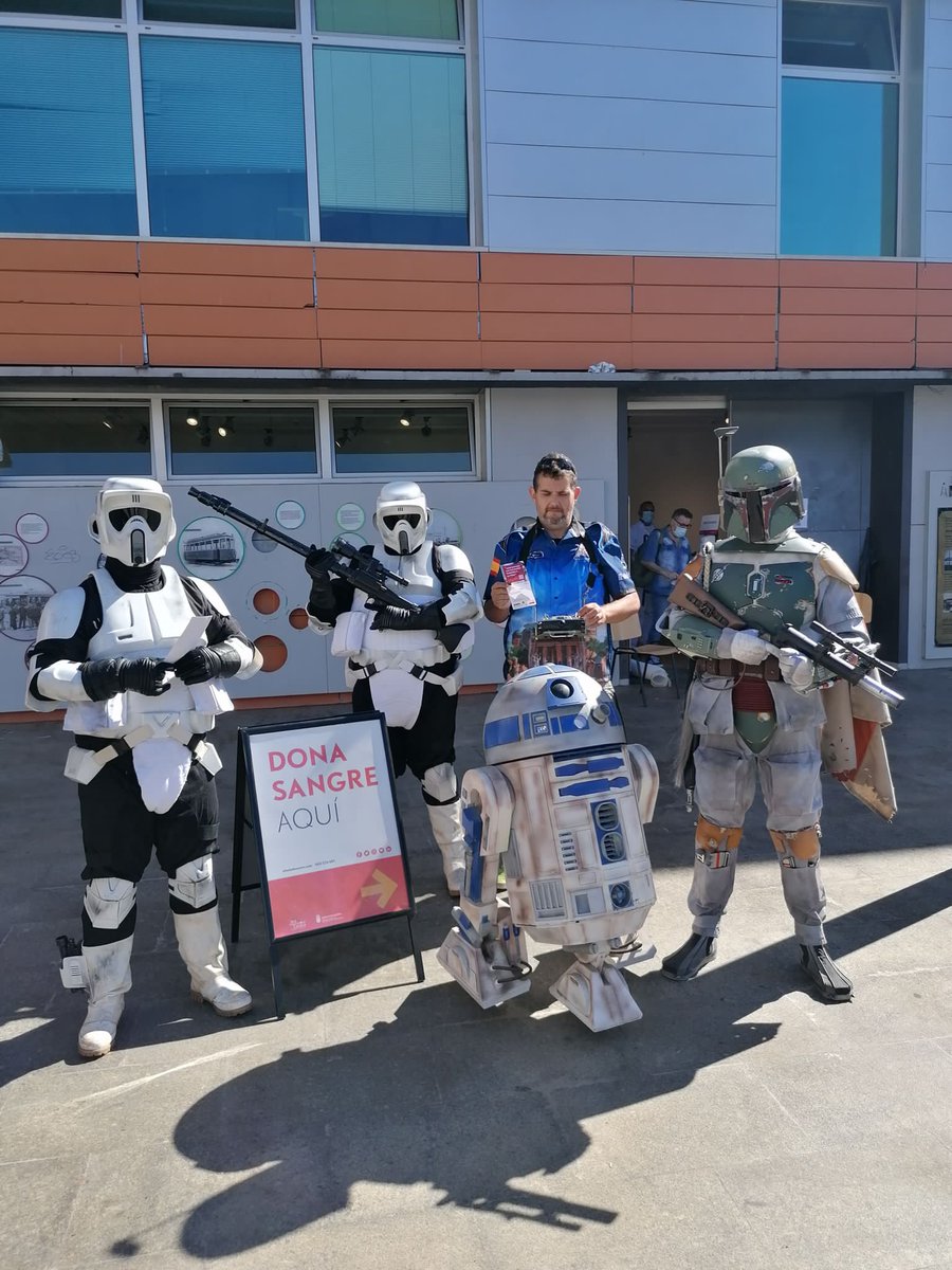 R2BuildersSpain's tweet photo. Nuestro compañero Cruiser y su R2-D2 han estado en la Misión de donación de sangre "World Blood Drive" con la 501 Spanish Garrison en Tenerife en el centro ciudadano "el tranvía"
#spanishgarrison #r2d2builders #r2d2buildersclub #worldblooddrive2022 #r2d2buildersspain https://t.co/MXJm7F50vD
