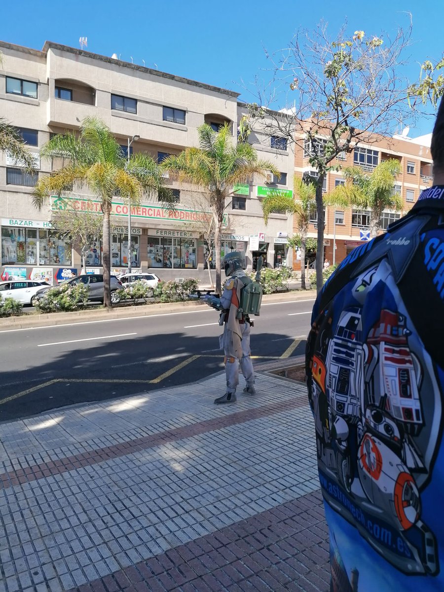 R2BuildersSpain's tweet photo. Nuestro compañero Cruiser y su R2-D2 han estado en la Misión de donación de sangre "World Blood Drive" con la 501 Spanish Garrison en Tenerife en el centro ciudadano "el tranvía"
#spanishgarrison #r2d2builders #r2d2buildersclub #worldblooddrive2022 #r2d2buildersspain https://t.co/MXJm7F50vD