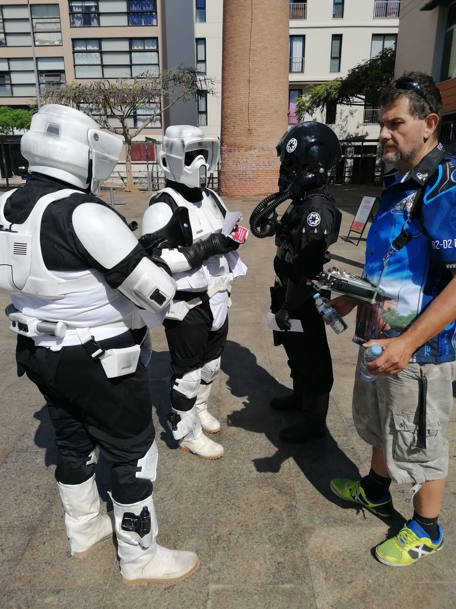 R2BuildersSpain's tweet photo. Nuestro compañero Cruiser y su R2-D2 han estado en la Misión de donación de sangre "World Blood Drive" con la 501 Spanish Garrison en Tenerife en el centro ciudadano "el tranvía"
#spanishgarrison #r2d2builders #r2d2buildersclub #worldblooddrive2022 #r2d2buildersspain https://t.co/DqWhHbnqau