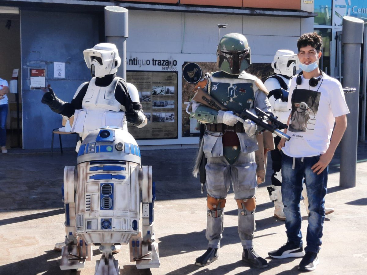 R2BuildersSpain's tweet photo. Nuestro compañero Cruiser y su R2-D2 han estado en la Misión de donación de sangre "World Blood Drive" con la 501 Spanish Garrison en Tenerife en el centro ciudadano "el tranvía"
#spanishgarrison #r2d2builders #r2d2buildersclub #worldblooddrive2022 #r2d2buildersspain https://t.co/DqWhHbnqau