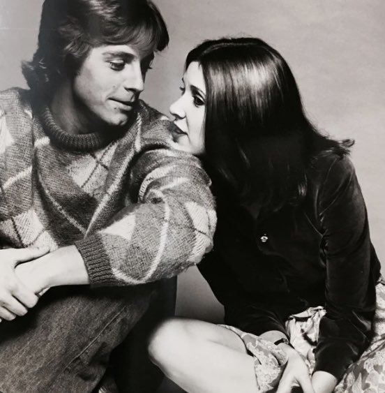 MzSgtPepper's tweet photo. Love this picture of Mark Hamill and Carrie Fisher ❤️ https://t.co/T3PLFSE81X