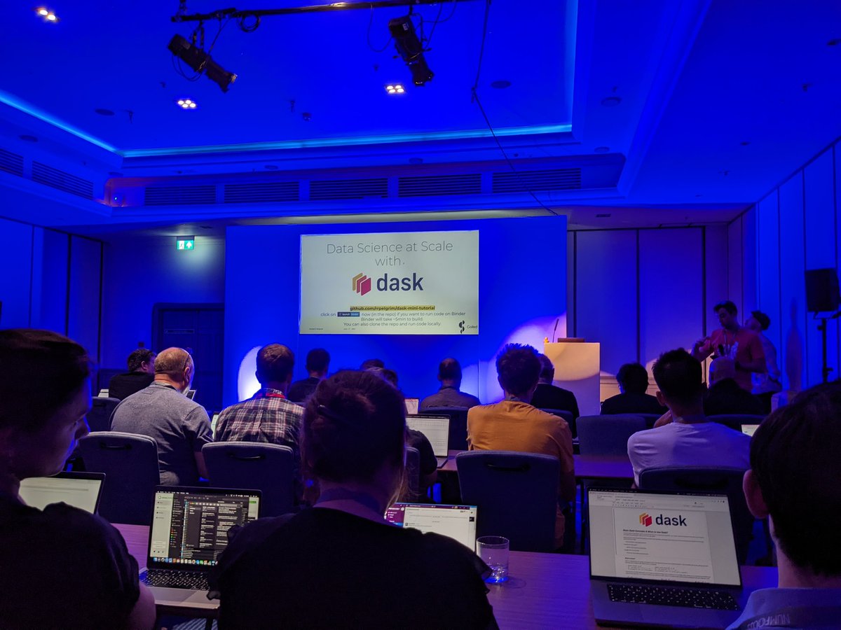 <a href="/richardpelgrim/">Richard Pelgrim | 🇳🇱🇱🇧🥑🐍🧘‍♂️</a> about to talk about using <a href="/dask_dev/">Dask</a> to do data science at scale. #pydatalondon