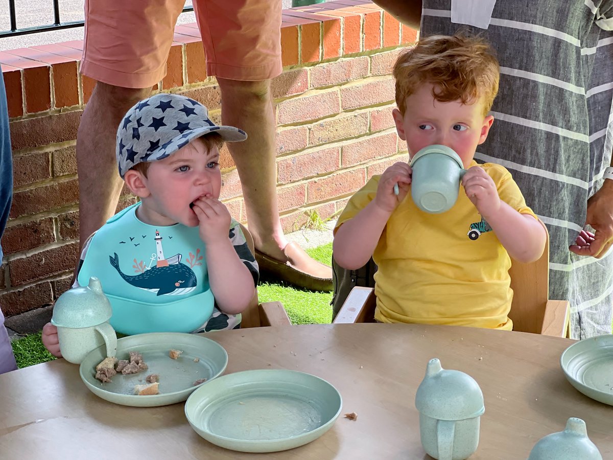 Greenfield_Sch_'s tweet photo. Wishing everyone a wonderful Father's Day! ๐
Last week our Little School hosted a sunny BBQ in the Fledglings playground for the children to celebrate with their loved ones. ๐
#GreenfieldSchoolWoking #MoreThanJustKnowledge
#GreenfieldLittleSchool #FathersDay https://t.co/dykNXlvrnq