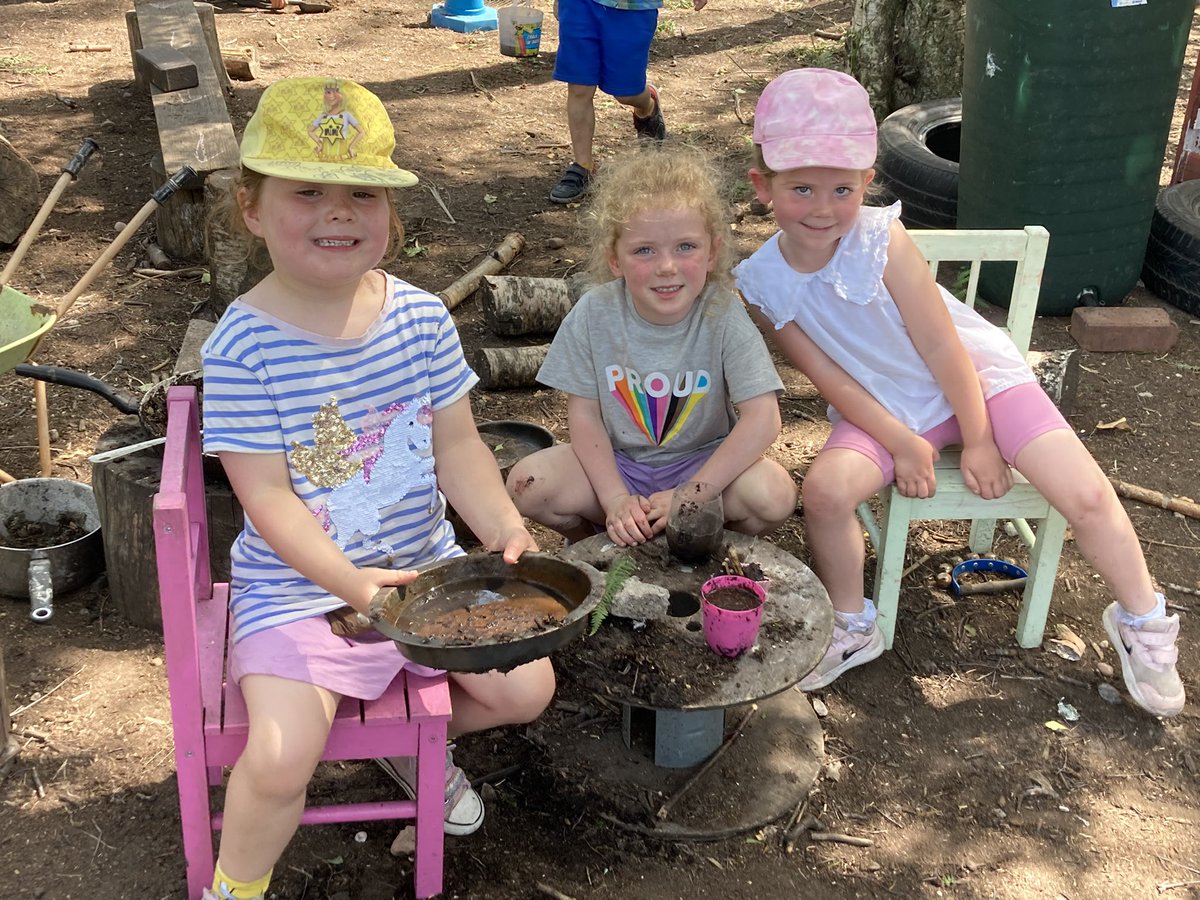stannesstreetly's tweet photo. Even on the driest and warmest day of the year, Reception find mud! #mudisfun #Forestschool #friends. https://t.co/tVXJ2I44td