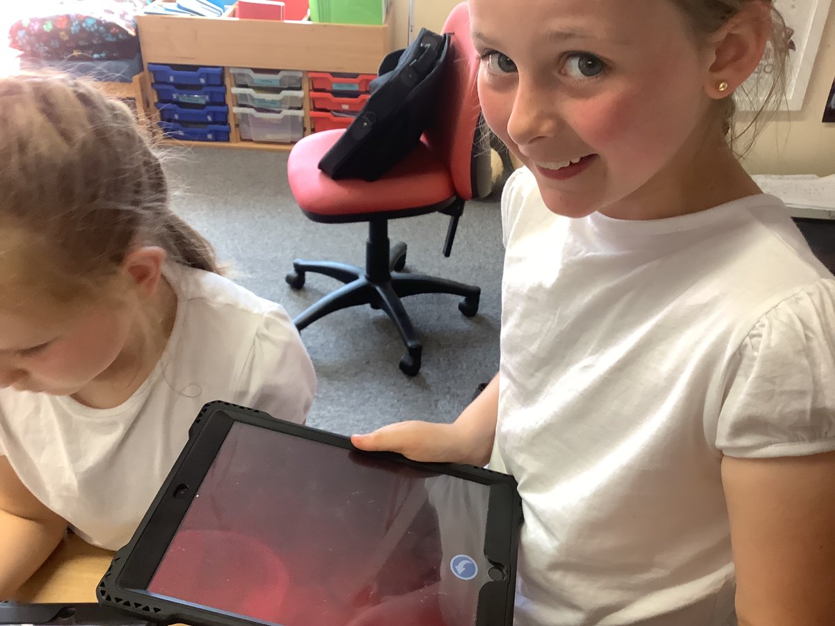 Welbourneschool's tweet photo. Year 4's Science topic this term is the digestive system. They enjoyed using an augmented reality app on their Transform iPads this week to explore the human body. #TDETTransform https://t.co/Cas8bJcPoA