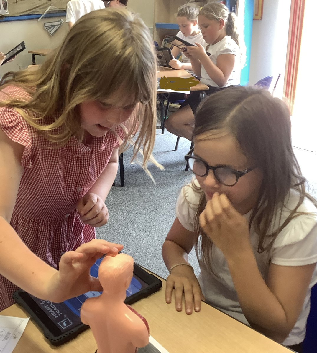 Welbourneschool's tweet photo. Year 4's Science topic this term is the digestive system. They enjoyed using an augmented reality app on their Transform iPads this week to explore the human body. #TDETTransform https://t.co/Cas8bJcPoA