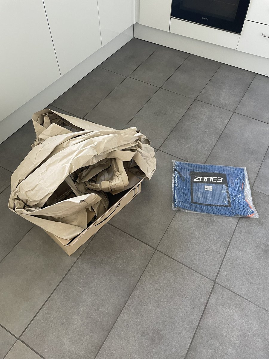 BethRoseM's tweet photo. Hi @AmazonUK . Can I just. Wtf? https://t.co/eUmQzwjrGA