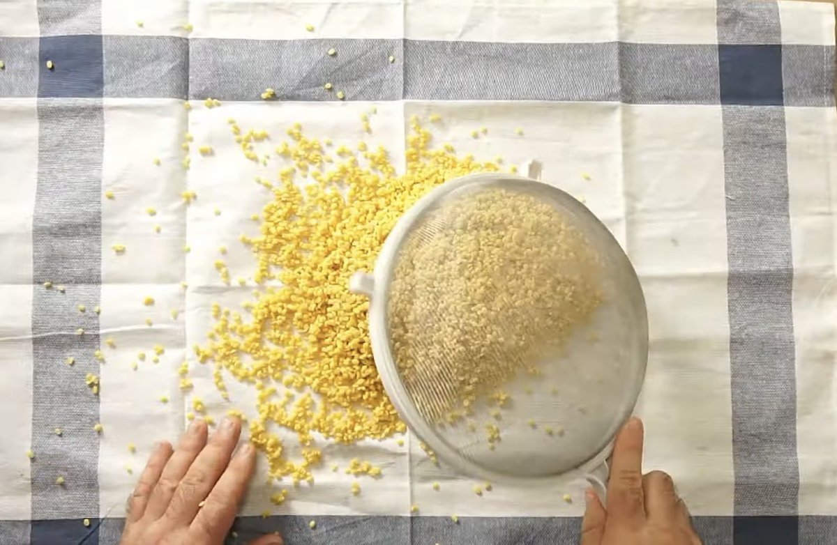 schmoozequeen's tweet photo. Making #EGG from MUNG BEAN #Eggless 🚫🥚🍳🐣
Trying to Recreate #JustEGG 👍💛
#MungBean @Saucestache
https://t.co/zv9k8aGG5N https://t.co/0BX5kwmWuI