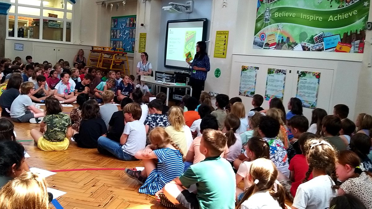 Lovely visit from @PoojaPuriWrites yesterday - as featured in the @sparkbookaward and @authorfy no less! The children loved making up their own arch-nemesis, as well as inventing robots out of household items! Good luck with the next book!
@MacmillanKidsUK #authorvisits