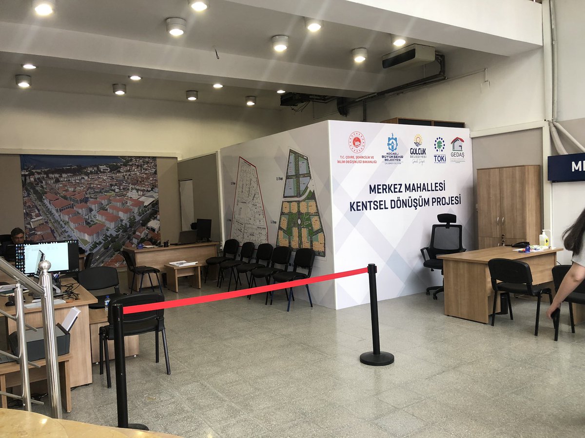 Kocaeli İli, Gölcük İlçesindeki 3. kentsel dönüşüm projemiz olan “Merkez Mahallesi Kentsel Dönüşüm Projesi” için iletişim ofisimiz açıldı. Görüşmelerimizi, Gölcük Belediyesi binasının arkasında Meclis Salonu girişinde sürdürüyoruz. Hayırlı olmasını dileriz #kentseldönüşüm #gölcük