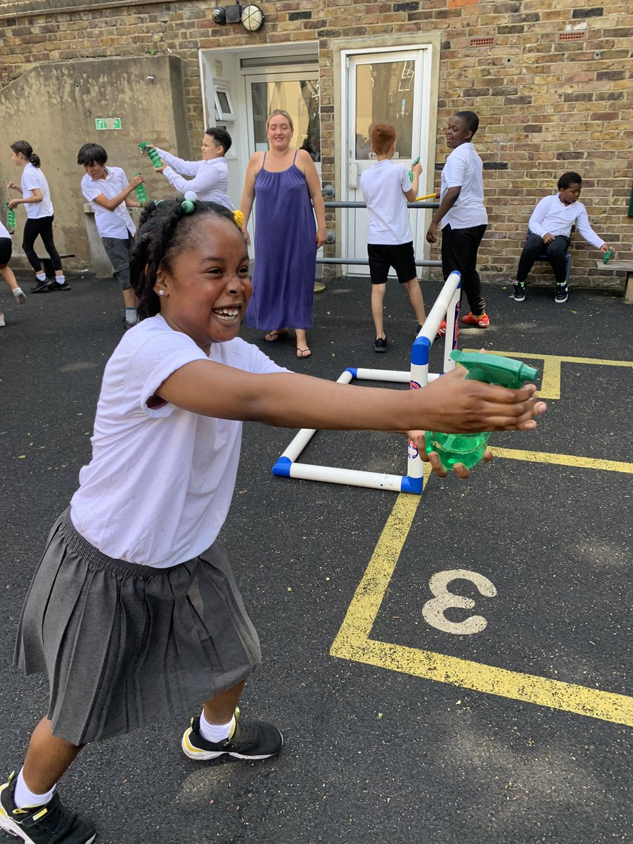 StJudesSchool's tweet image. There’s only one thing for 30C in London - #water @ukedchat #primaryfun