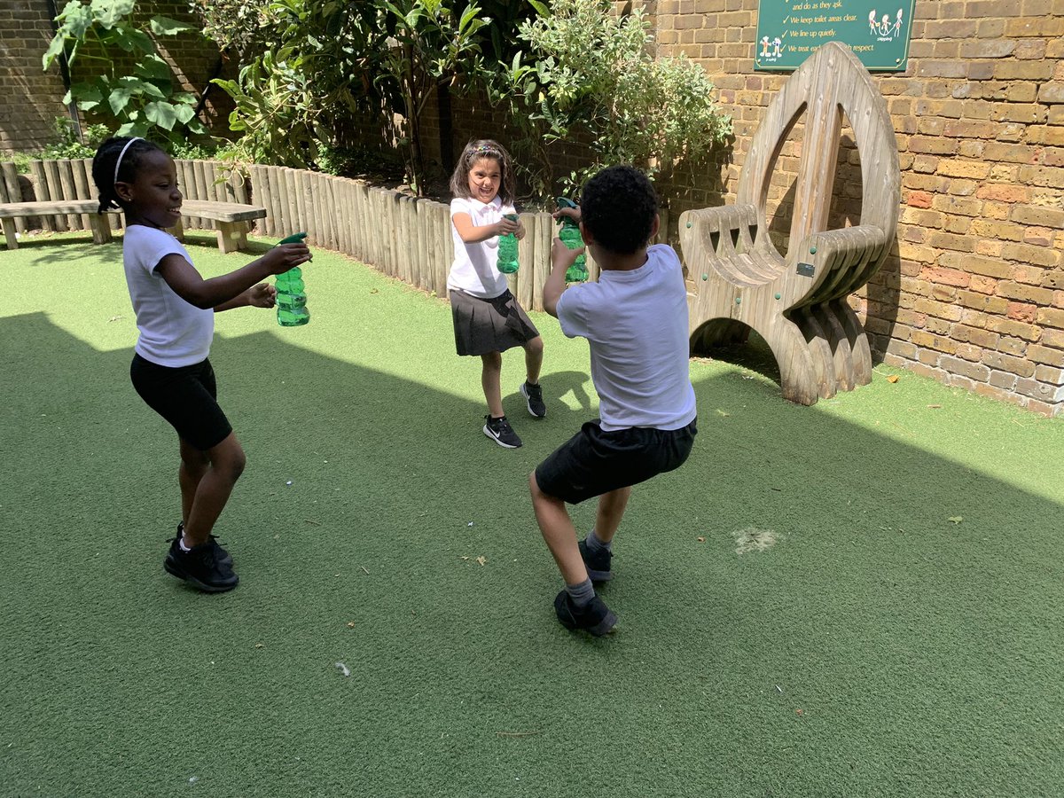 StJudesSchool's tweet image. There’s only one thing for 30C in London - #water @ukedchat #primaryfun