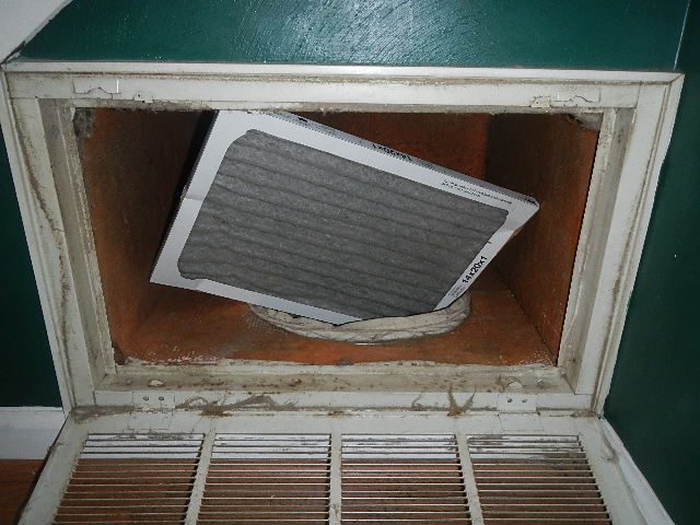 EnergyVanguard's tweet photo. When you don't have time to go back to the shop for the correct #filter
Photo by Brad Brinke
#WTFriday #HVAC #failure #filterbypass #indoorairquality #iaq https://t.co/PJsZUE3rM4