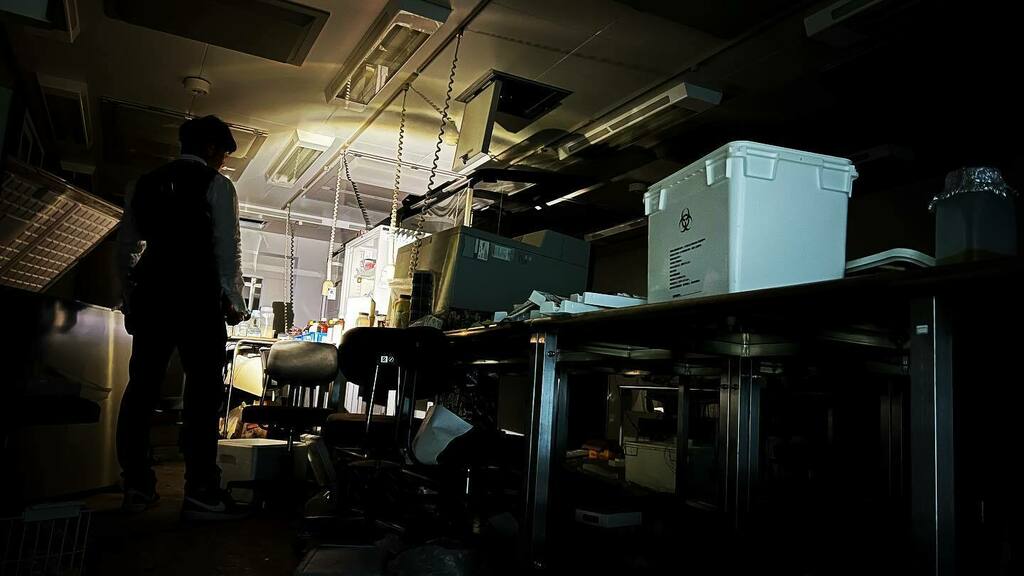 #こちホラ
#心霊系youtuber 
#廃墟写真
#廃墟
#バイオハザード 
#バイオ研究所
#研究施設
#薬品の山
#人の業 instagr.am/p/Ce6DZvXv1NK/