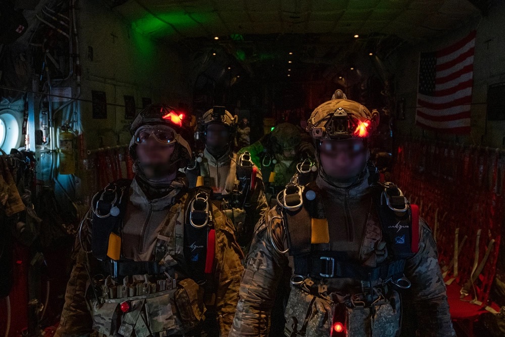 NavySEALfnd's tweet photo. "This will remain the Land of the Free only so long as it is the Home of the Brave.” - Elmer Davis
Photo Credit: Staff Sgt. Brandon Nelson
#FreedomFriday #NSW #NavySEALs #SEALs #SWCC #NavySEALFoundation #OnlyEasyDay #OnlyEasyDayWasYesterday https://t.co/FNuC8se73Q