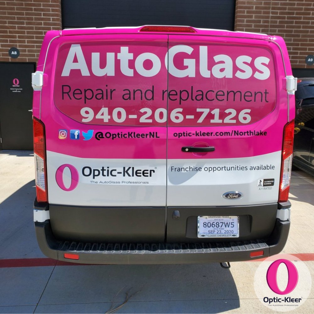 OpticKleerNWDFW's tweet photo. We know that you don’t want to spend your lunch break in an #autoglassrepair shop.
So, on #RecessAtWorkDay, take your lunch break to chow down on your favorite snacks and play in the sunshine while we take care of your #windshieldrepair through our 100% mobile auto glass repair https://t.co/WaKlbbut9m