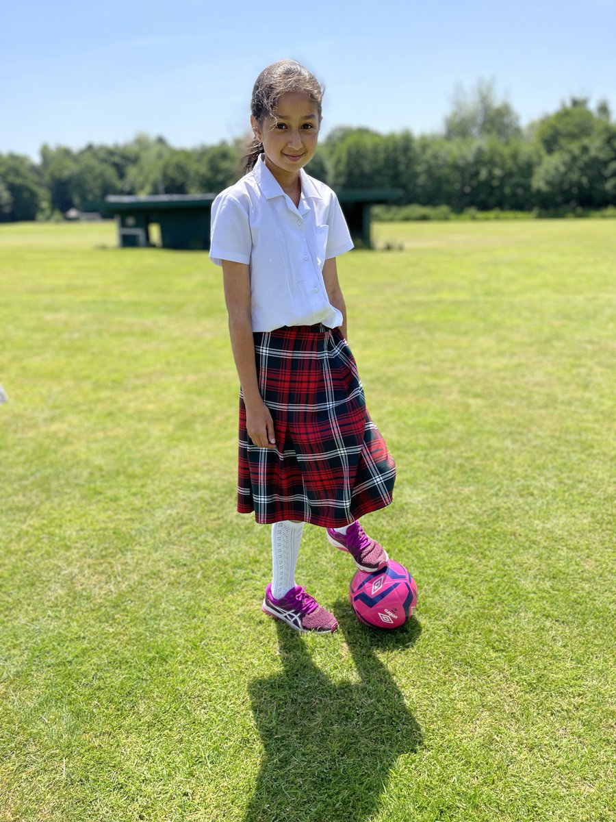 HallfieldSport's tweet photo. Year 6 girls football + Sunshine = Lunchtime drop in club ⚽️☀️ #HallfieldSport #LunchtimeSunshine #Goal #DropInClub https://t.co/zkvlg3A51C