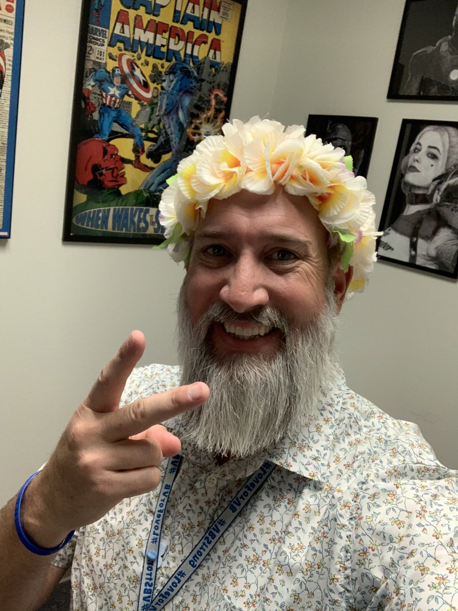 BeardedCommsGuy's tweet photo. Mood: Island princess for Hawaiian themed work day 🌺
#beardedcommsguy #beardedcoach #showup #bethedifferencemaker https://t.co/OlLw6jcDpw