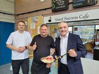 Employment Minister <a href="/RichardLochhead/">Richard Lochhead</a> this week met with staff delivering <a href="/scotgov/">Scottish Government</a>'s No One Left Behind employability approach at a <a href="/Working4U_WDC/">Working4U@WDC</a> event in Dumbarton

He also spoke to people looking to get into work and training, about their experiences

#EmpDay22 #WeFillVacancies