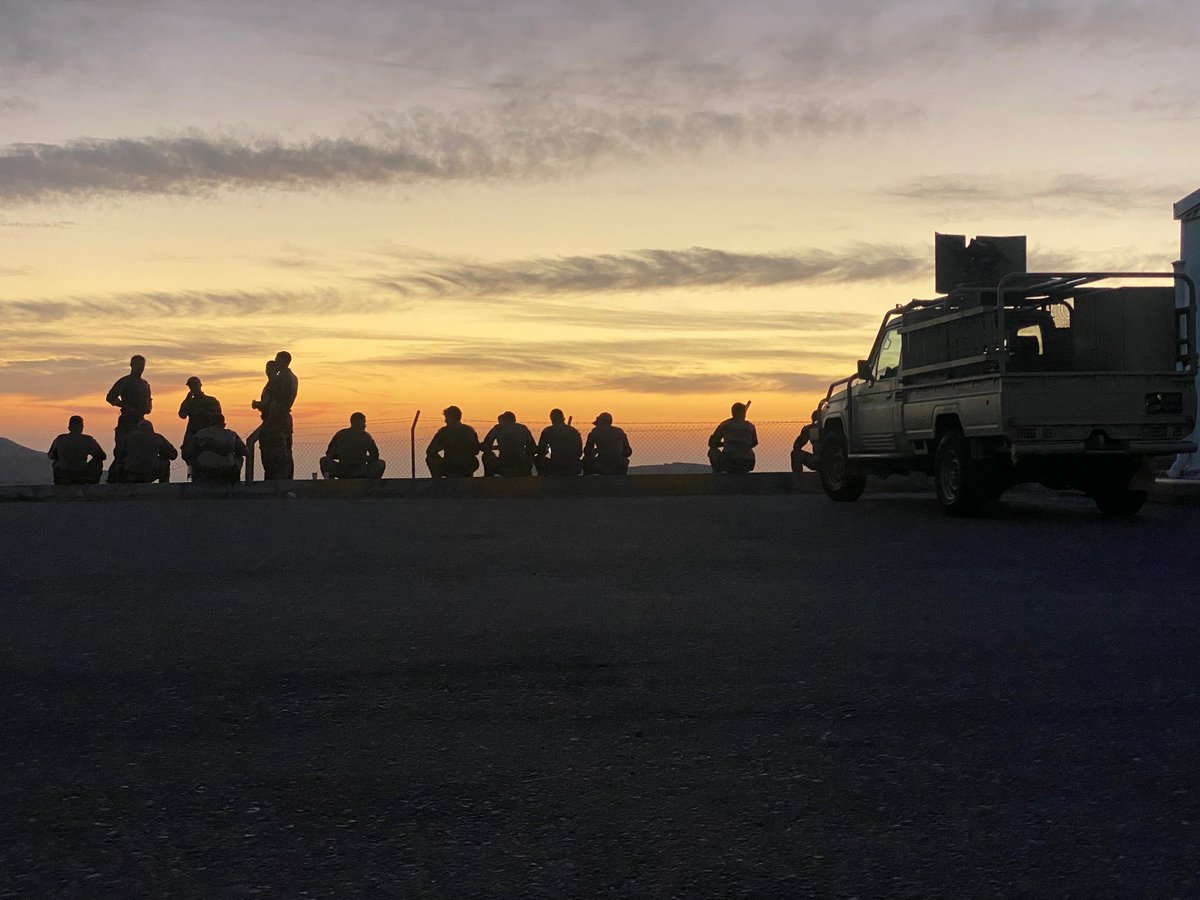 armeedeTerre's tweet photo. Les alpins du #13BCA et ses renforts de la @27bim se sont entraînés 🤝 aux côtés du 61e bataillon jordanien 🇯🇴 dans un milieu escarpé et désertique lors de l’exercice interalliés #Jabal3 
https://t.co/Nij8aPlvbn https://t.co/3XX2o9AhVY
