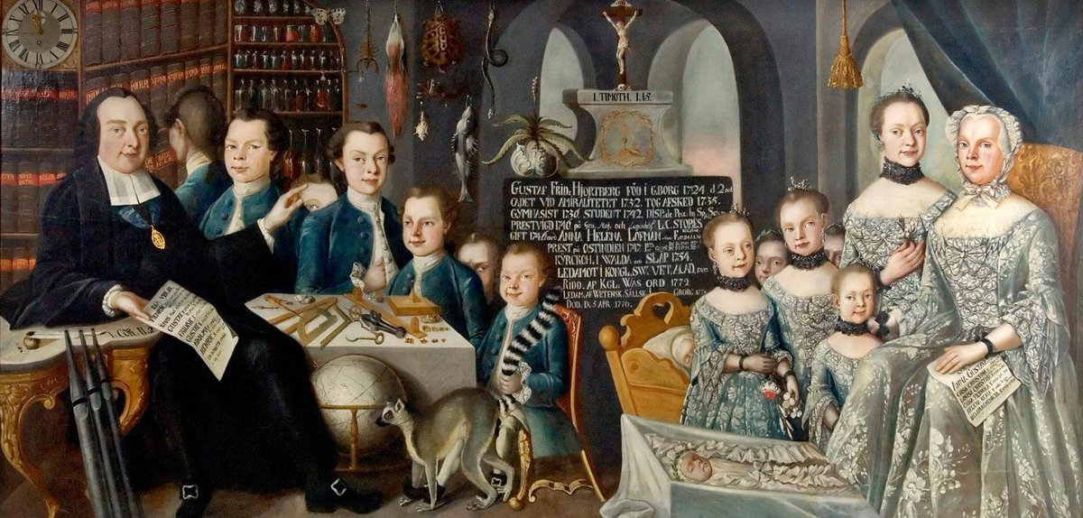 lebizarreum1's tweet photo. Voici le portrait de famille de Gustaf Fredrik Hjortbger, Anna Helena Löfman et leurs enfants vers 1760...mais si vous plissez les yeux, des enfants sont cachés derrière leurs frères et sœurs...ce sont les enfants décédés du couple ainsi que le nouveau-né dans son cercueil. 
🧵👇🏻 https://t.co/5kVeJK5SKl