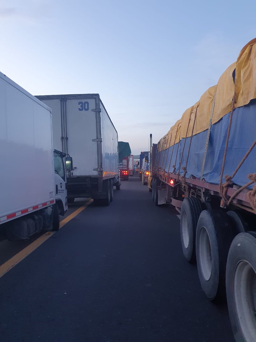 VivoNoticiasMX's tweet photo. Aut. Cuacnopalan - Oaxaca, km 89. Continúa cierre de circulación en ambos sentidos por atención de accidente (choque por alcance). Por seguridad de los usuarios las plazas de cobro Miahuatlán y Suchixtlahuaca permanecerán cerradas. Toma tus precauciones.
@CAPUFE https://t.co/7qLgAQOItt