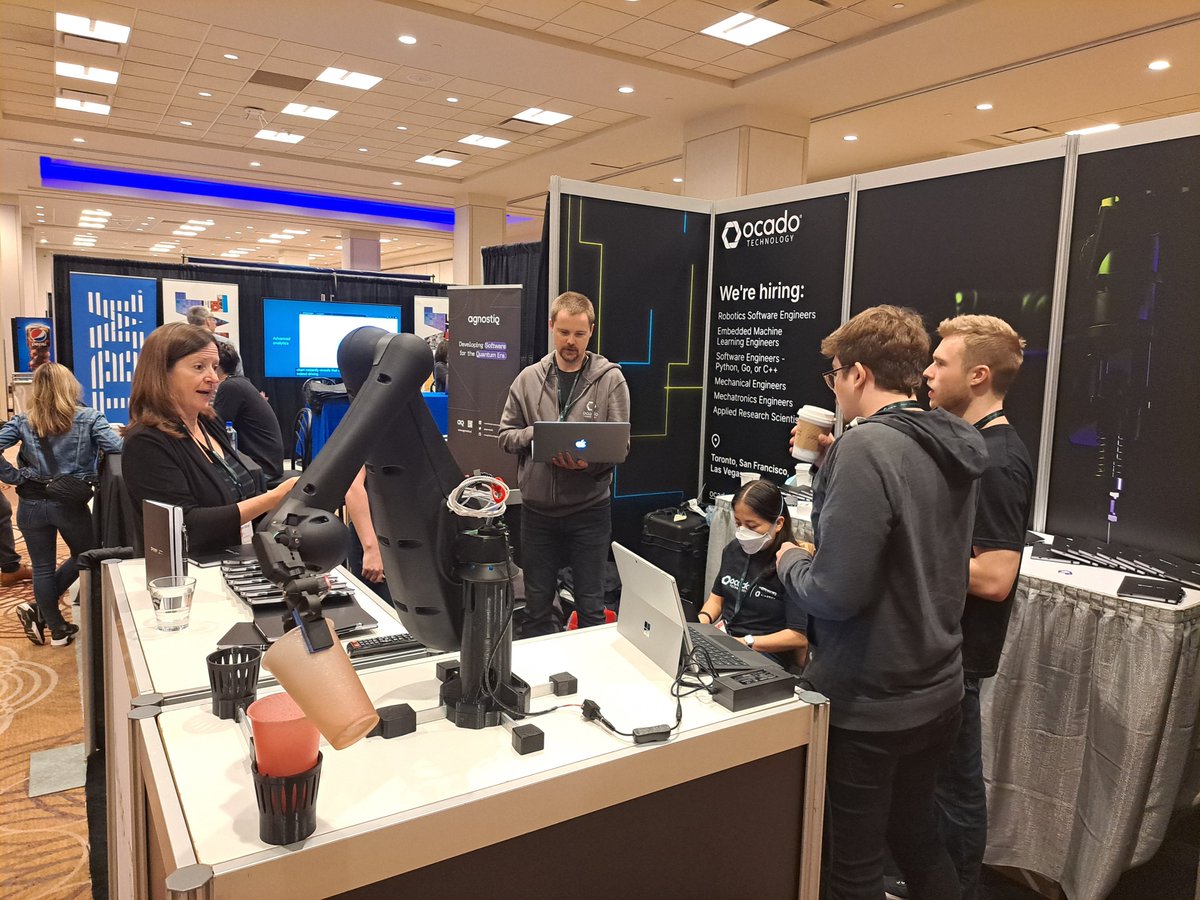 OcadoTechnology's tweet image. #MLOpsWorld2022 crowds meet Dexter – a highly dexterous (see what we did there?) lightweight, low-cost, 3D-printed robotic arm pouring water from one cup to another with human levels of precision.
