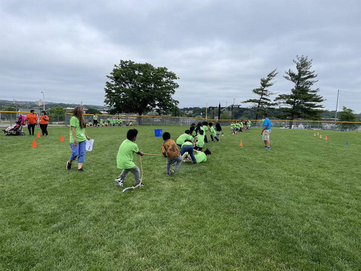HGWBarry's tweet photo. It’s field day! Love seeing the 4th graders being extra helpers for our Kindergartners 😊 @asamesser @PTU958 @ElementaryZone #AMENextLevel #fieldday https://t.co/ypZEZNXnlN