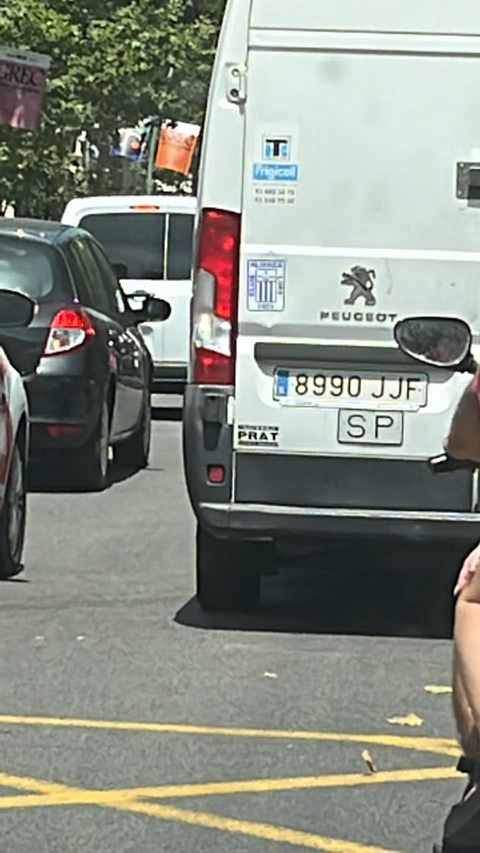 perikuh21's tweet photo. @AlePinto_17 estás por barcelona y no avisas? Esta feo https://t.co/AR9hNP2nAW