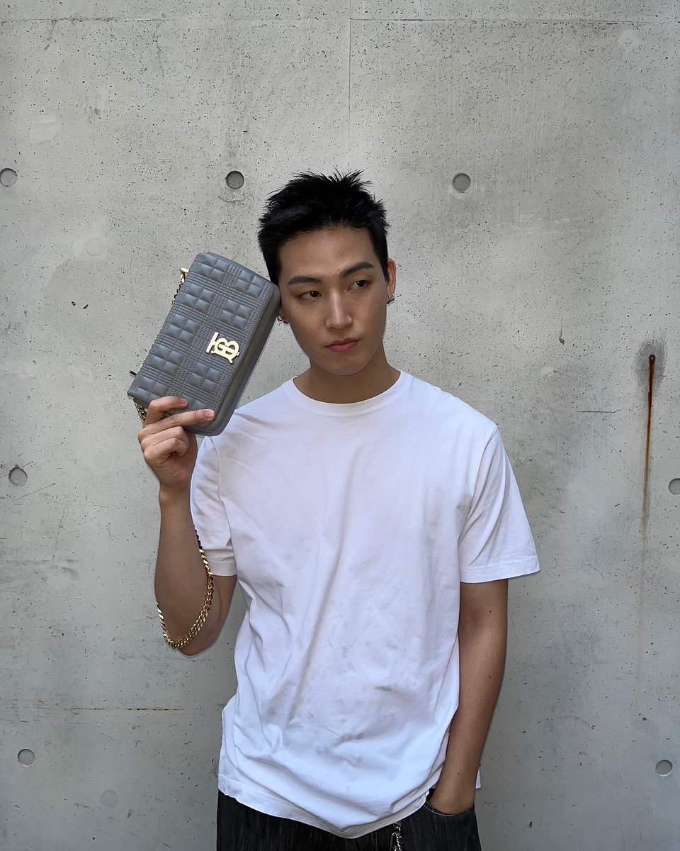 GOT7AMX_'s tweet photo. [IG] #JAYB Actualización en su cuenta de Instagram.

@jaybnow.hr: #.TheLolaBag 
#.Burberry #.ad @.Burberry
@.riccardotisci17
🙏🏼🙏🏼🙏🏼🙏🏼🙏🏼

📎:https://t.co/rfosvWgJ6r

#jaybgot7 #jaybdef 
@GOT7 
-C🌟 https://t.co/9HsuvBgQOL
