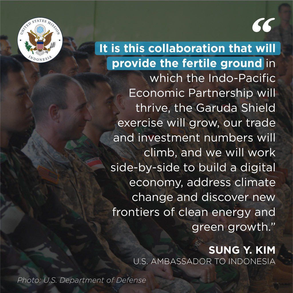 usembassyjkt's tweet photo. Setelah pandemi selama 2 tahun, akhirnya perayaan #July4inJKT digelar di kediaman #DubesKim. 🇺🇸Baca sambutan lengkap beliau di https://t.co/kbuJXZtC80
Lihat foto2 acara tadi malam di 👇🏼
https://t.co/j7AjGqflEF https://t.co/w82G7HLtPU