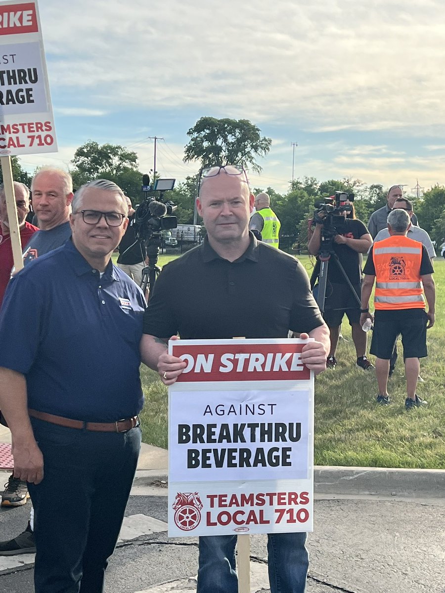 GilforCongress's tweet photo. Picketing with my brothers and sisters from @Teamsters710 demanding fair wages and safety upgrades. Strong unions are the backbone of our country and I’ll fight for all unions across this nation. @Teamsters #union #Teamsters #TeamsterStrong #Local710 #gilforcongress #votevillegas https://t.co/ETDA71VOhX