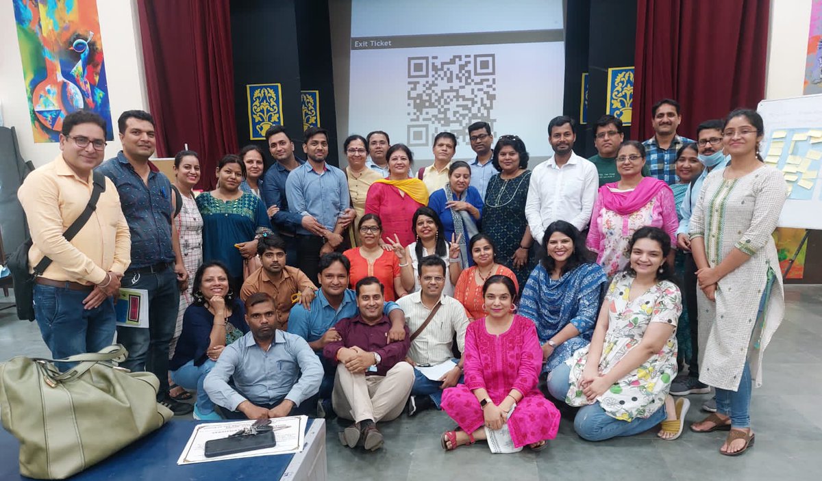 DrPoonam_doe's tweet image. #देशभक्तिपाठ्यक्रम 🇮🇳
#RefresherTraining 
@karkardoomadiet
बच्चों के मन में....👩‍💻 👨‍💻
✅देश के प्रति प्यार, सम्मान और गर्व की भावना जगाना!
✅देश के प्रति जिम्मेदारी को बढ़ाना!
✅देश के प्रति त्याग की भावना और त्याग करने वालों के प्रति सम्मान की भावना का विकास करना है! 
@PbpandeyB