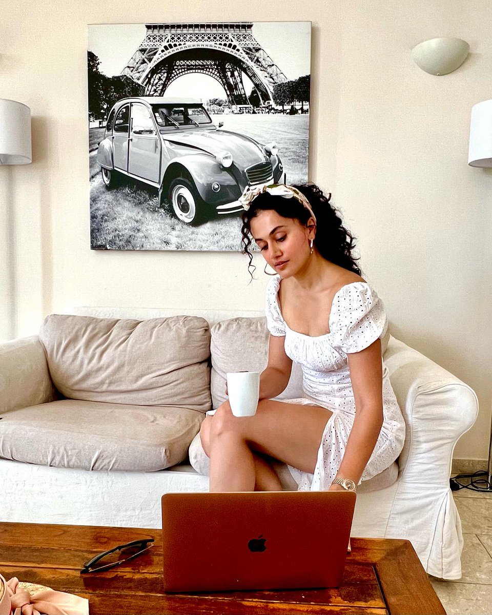 telugufilmnagar's tweet photo. Working on a Friday be like... 😐

#TaapseePannu @taapsee #TeluguFilmNagar https://t.co/UNNmDBtJQg