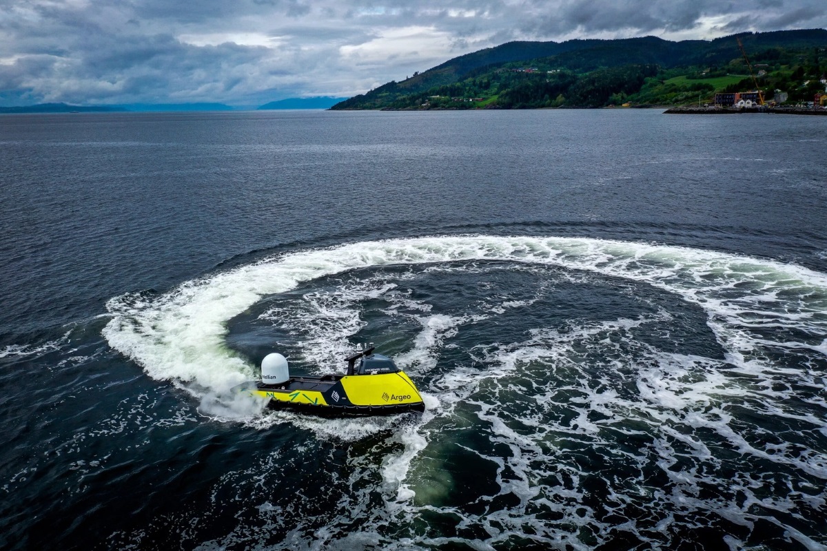 ROVplanet's tweet photo. Argeo’s First USV Takes on the Booming Offshore Wind Market
#Argeo #MaritimeRobotics #maritime #offshorewind #robotics #unmannedsystems #usv #norway
https://t.co/u0rRcP0Coz https://t.co/YxWkV876tq