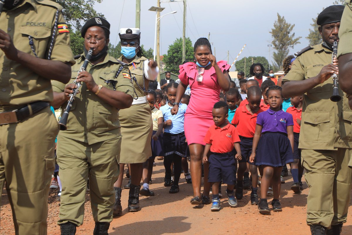 PoliceUg's tweet photo. Cherub Pupils Tour Police Headquarters 

Pupils from Cherubs Pre-School and their teachers have visited our Headquarters Naguru for a familiarization tour on how Police operate.
The Pupils were ushered in by the Police band from the main entrance and later toured
#Thread https://t.co/xaDTjXHlgE