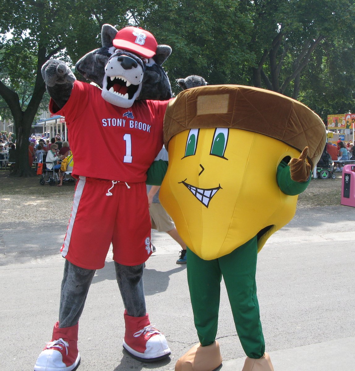 Happy #NationalMascotDay to all my <a href="/SUNY/">SUNY - The State University of New York</a> mascot friends! Flashback to the #NYSFair with <a href="/WolfieSeawolf/">WolfieSeawolf</a>!