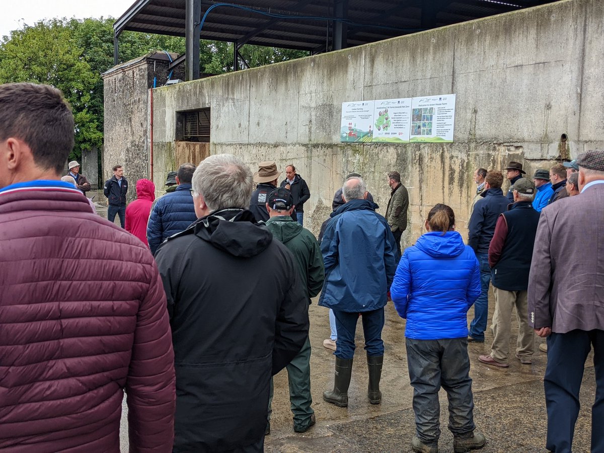 ArcZero farmer Simon best giving an introduction to <a href="/itlusie/">ITLUS</a> &amp; <a href="/UlsterArable/">UlsterArableSociety</a> members on the first farm walk of the afternoon. <a href="/DiscoverCAFRE/">CAFRE</a> <a href="/AgriSearchNI/">AgriSearch</a> <a href="/BirnieConsult/">Birnie Consultancy</a> #carbon pic.x.com/l3fT5jeU3t