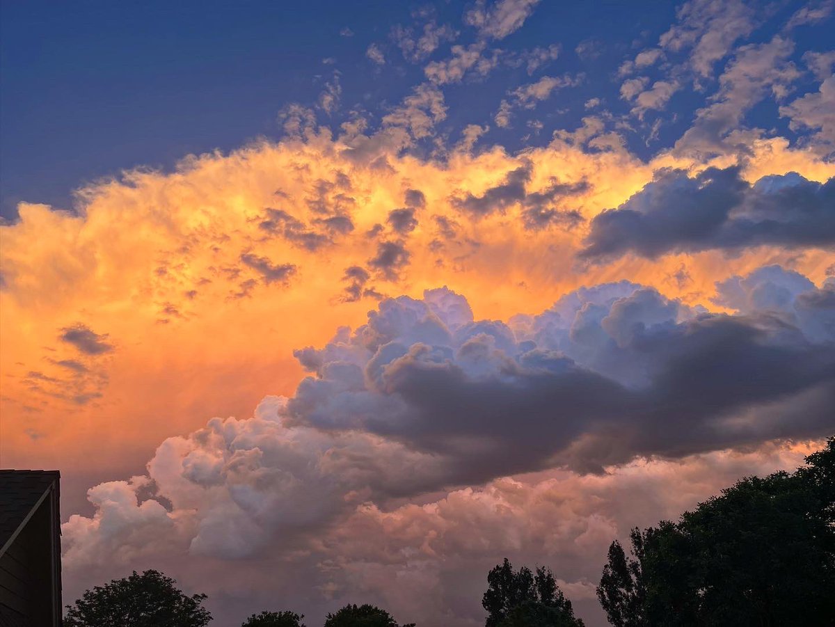 leenmachine1490's tweet photo. Colorado beauty short from last night ❤️ @KylieBearseWX https://t.co/J3N8KCwOtZ