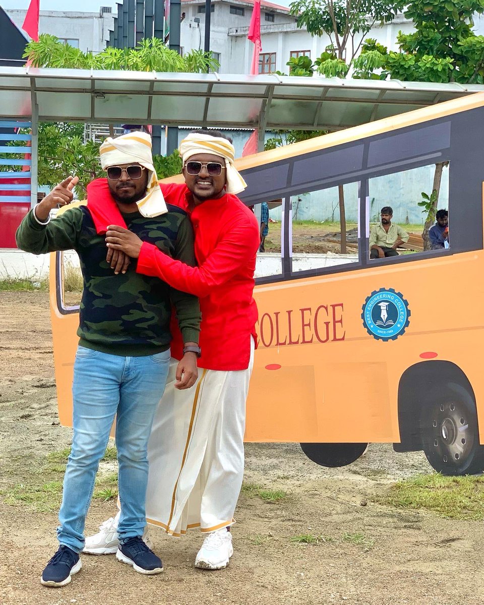 Bala_actor's tweet photo. Our Don director @Dir_Cibi udan oru JALA BULA JANGU 🔥🔥🔥🔥
@Siva_Kartikeyan @Dir_Cibi @KalaiArasu_ @navneth @priyankaamohan @sivaangi_k @RJVijayOfficial @bhaskaran_dop @Inagseditor @SKProdOffl @LycaProductions @RedGiantMovies_ https://t.co/iOFEVxyrZf