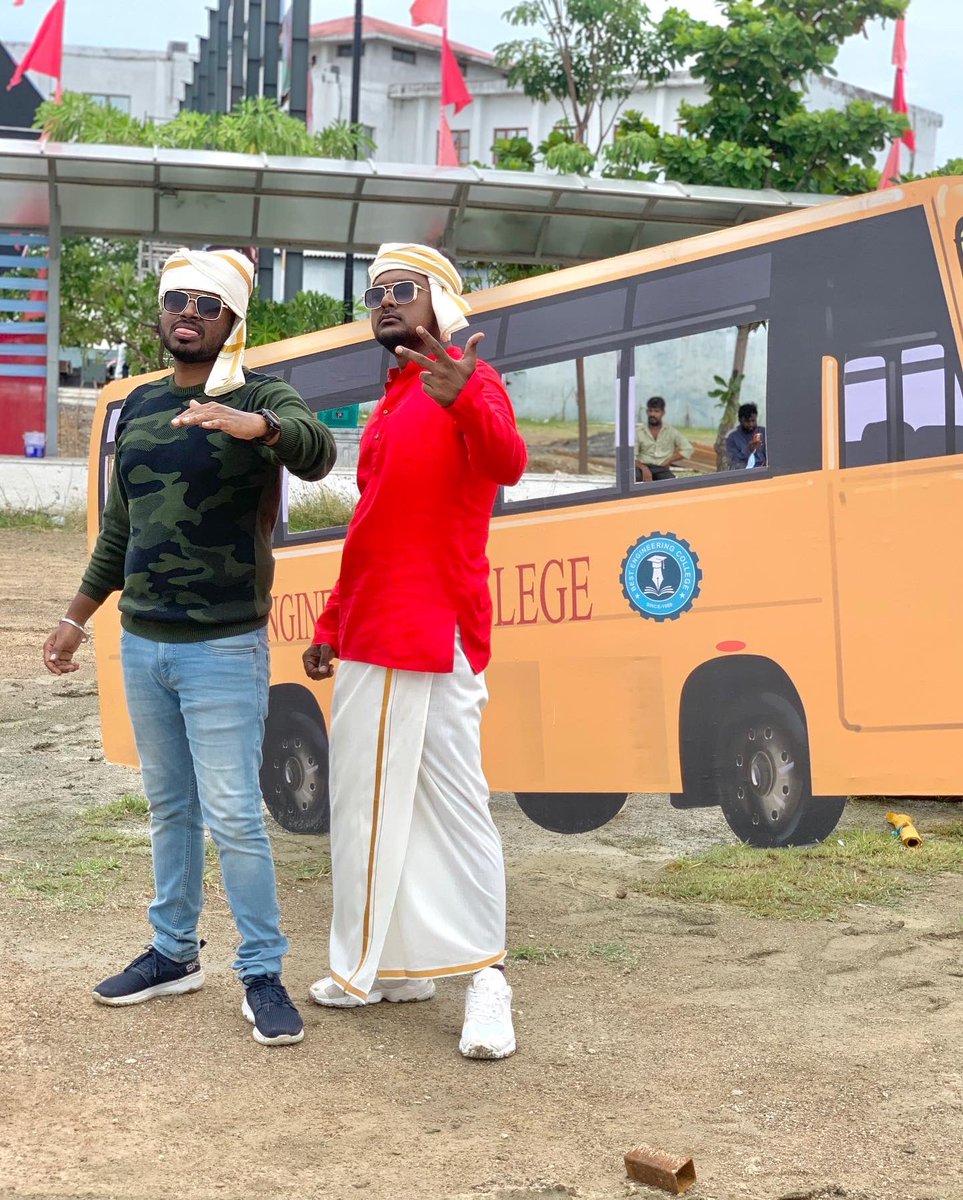 Bala_actor's tweet photo. Our Don director @Dir_Cibi udan oru JALA BULA JANGU 🔥🔥🔥🔥
@Siva_Kartikeyan @Dir_Cibi @KalaiArasu_ @navneth @priyankaamohan @sivaangi_k @RJVijayOfficial @bhaskaran_dop @Inagseditor @SKProdOffl @LycaProductions @RedGiantMovies_ https://t.co/iOFEVxyrZf