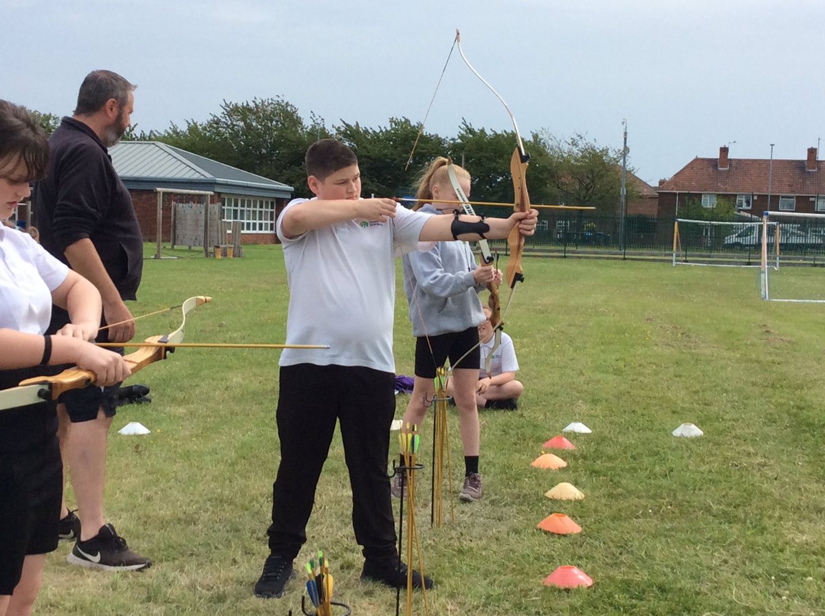 TrThorntree's tweet photo. 6CB had a great time this morning taking part in the archery workshops with @WSbeyond4walls. @extoltrust @MiddlesbroSGO  #learnthrivecelebrate https://t.co/kOIBFed3jc