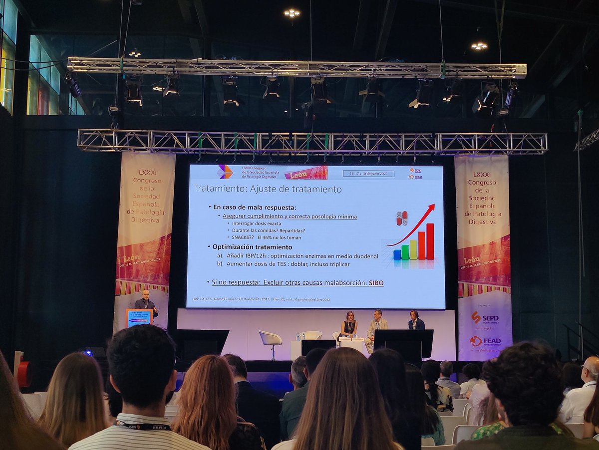 MonteroMoreton's tweet photo. Mesa oficial de páncreas / AESPANC en el #CongresoSEPD22

-Comenzamos con el tratamiento enzimático sustitutivo en la IPE.

-Modera la Dra. Emma Martínez presidenta de la @AESPANC y el Dr. Pérez Millán jefe de @DigestivoPalen!

Buena forma de empezar la tarde! 💥 https://t.co/uYfP6MkU5K